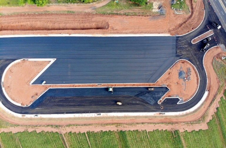 Eixo avança na construção de paradas para caminhoneiros; um deles está em obras na SP-294, em Iacri