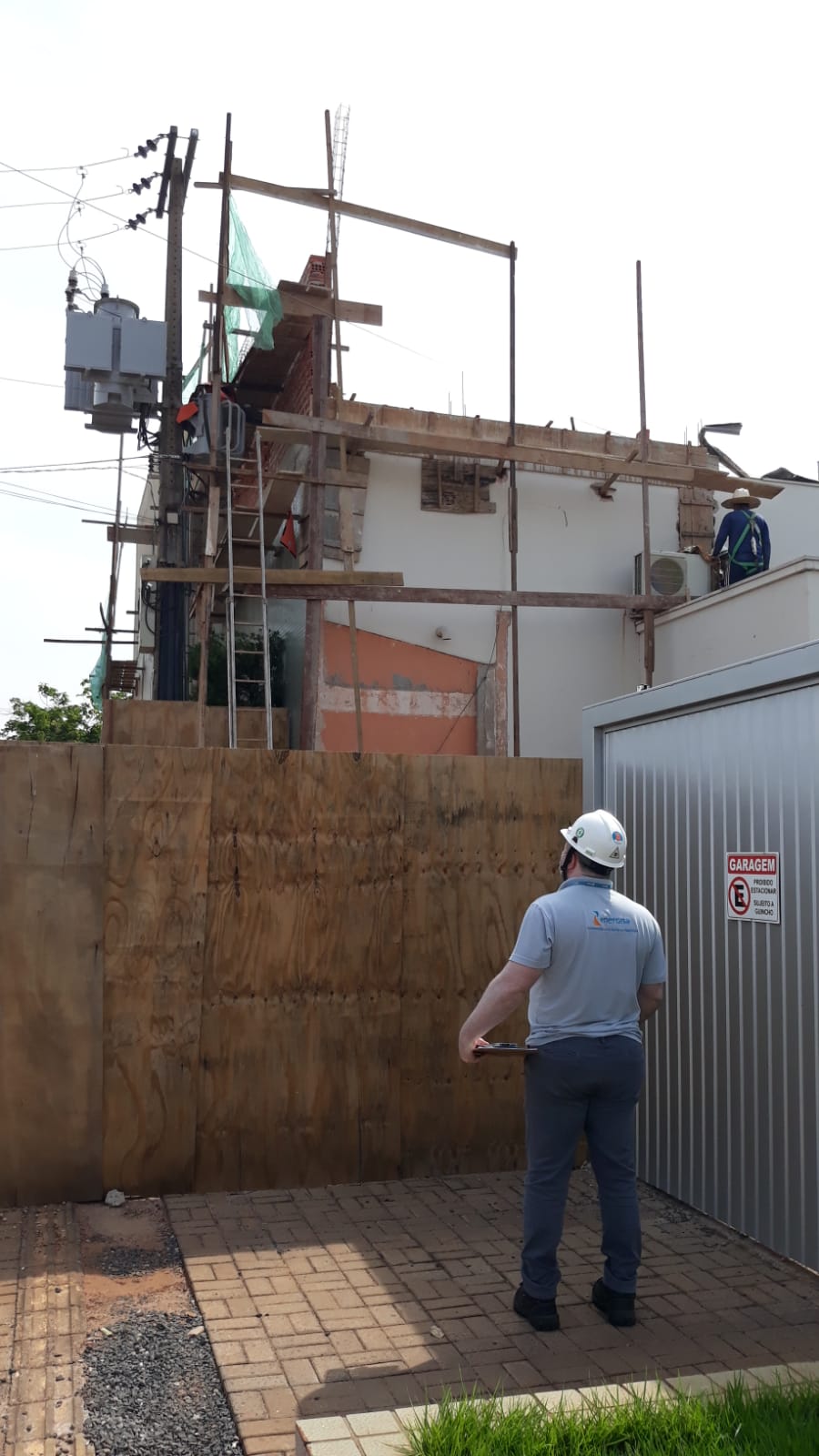 Fique atento aos principais riscos de acidentes com eletricidade durante construção e reforma de imóveis