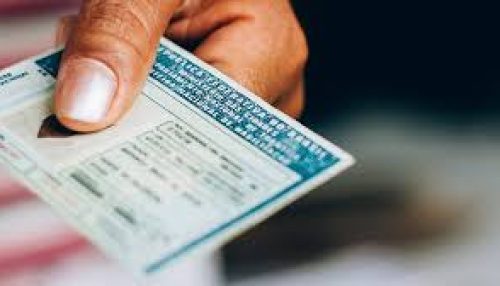 Motorista com CNH vencida e moto irregular é detido em Sagres