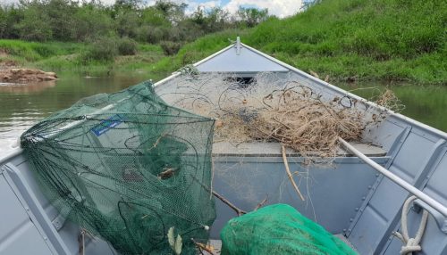 Operação Piracema apreende 80 metros de rede de pesca, um covo e 11 anzóis durante patrulhamento no Rio Aguapeí, em Adamantina