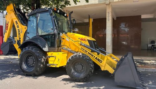 Prefeitura de Adamantina recebe retroescavadeira por meio de convênio federal