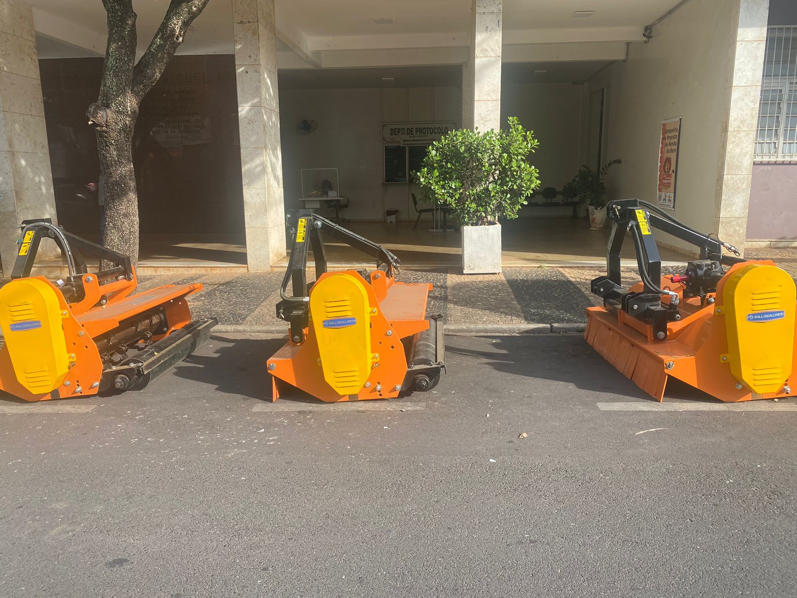 Prefeitura de Adamantina recebe três trituradores rotativos