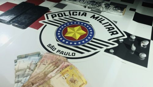 Mulheres são presas pela PM por tráfico e porte de drogas no Jardim Brasil, em Adamantina