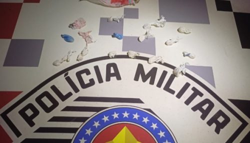 Após correr ao ver a Polícia Militar homem de 31 anos é preso por tráfico de drogas em Adamantina