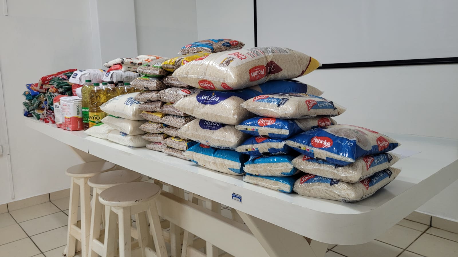 Circo Solidário arrecada mais de 200 quilos de alimentos
