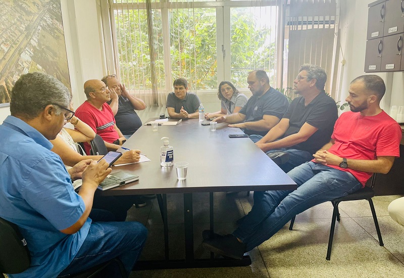 Servidores do Centro Universitário de Adamantina se reúnem com vereadores para tratar sobre projeto de plano de saúde
