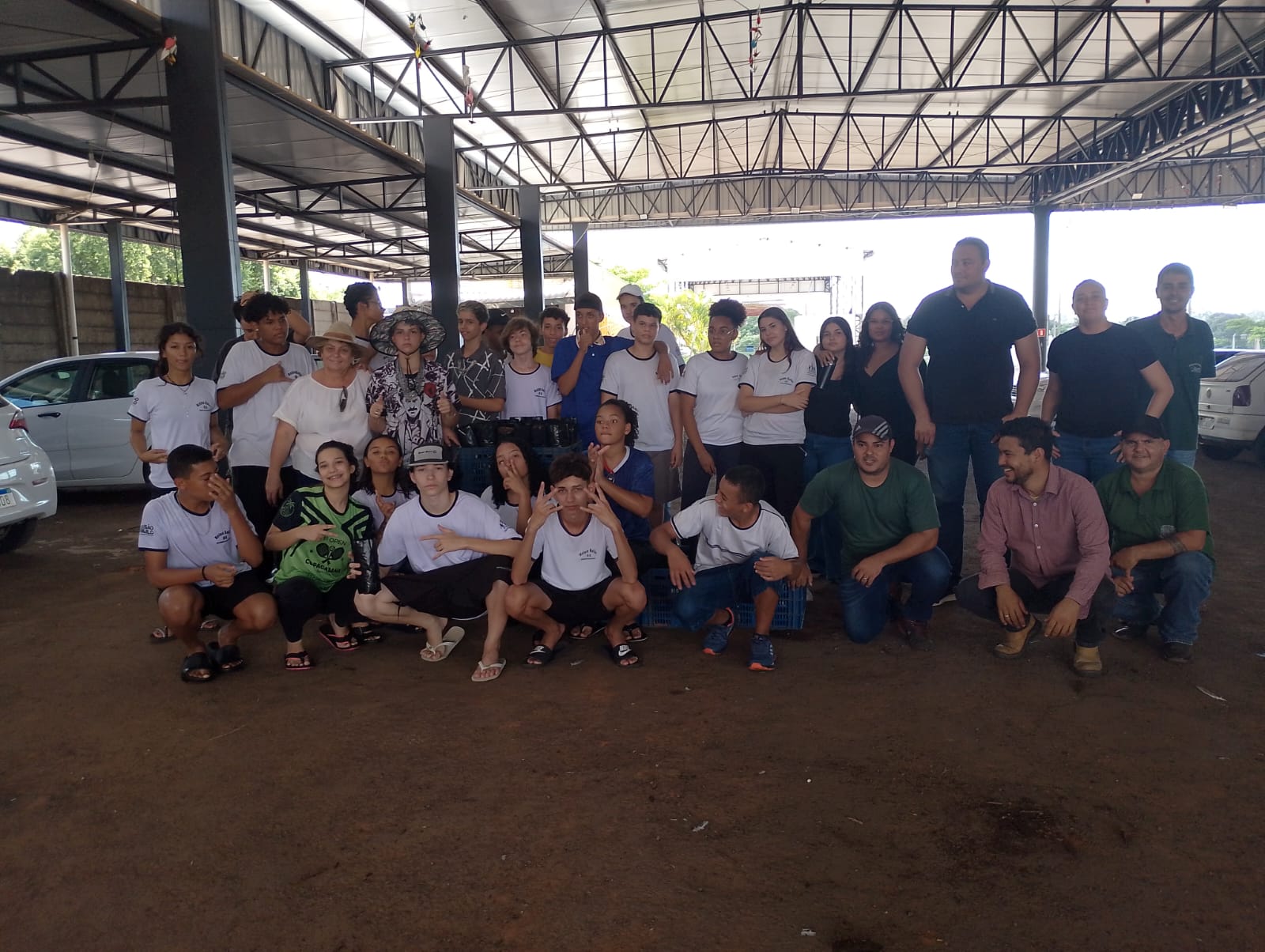 Em parceria com a SAAMA, alunos da EE Helen Keller produzem mudas de plantas nativas