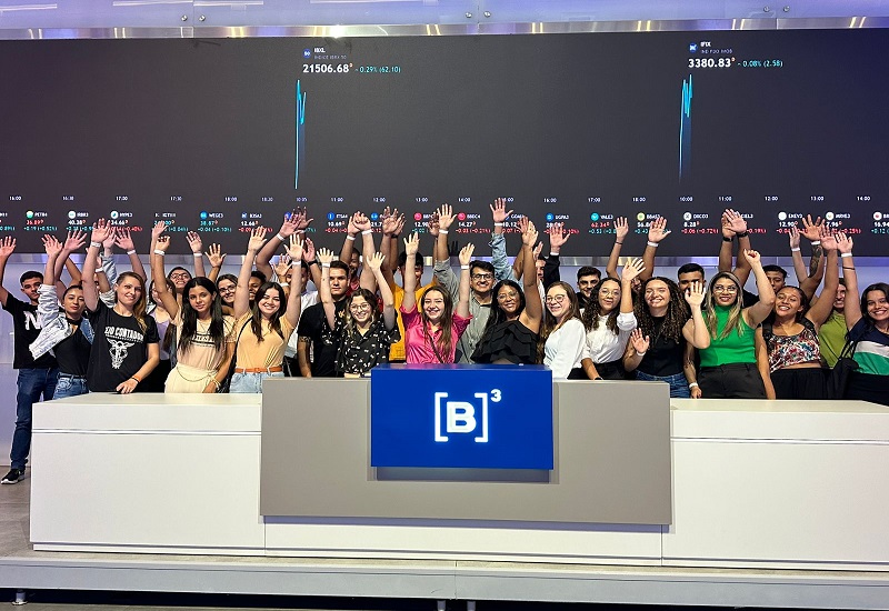 Alunos de Administração e Ciências Contábeis do Centro Universitário fazem visita técnica à bolsa de valores