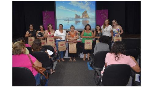 Empreendedoras aprendem como fazer um catálogo digital