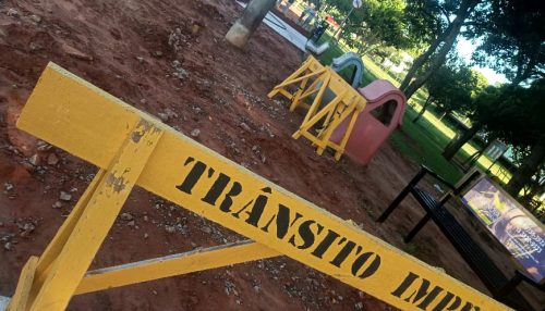 Prefeitura de Adamantina executa substituição de calçada ao redor do Parque dos Pioneiros