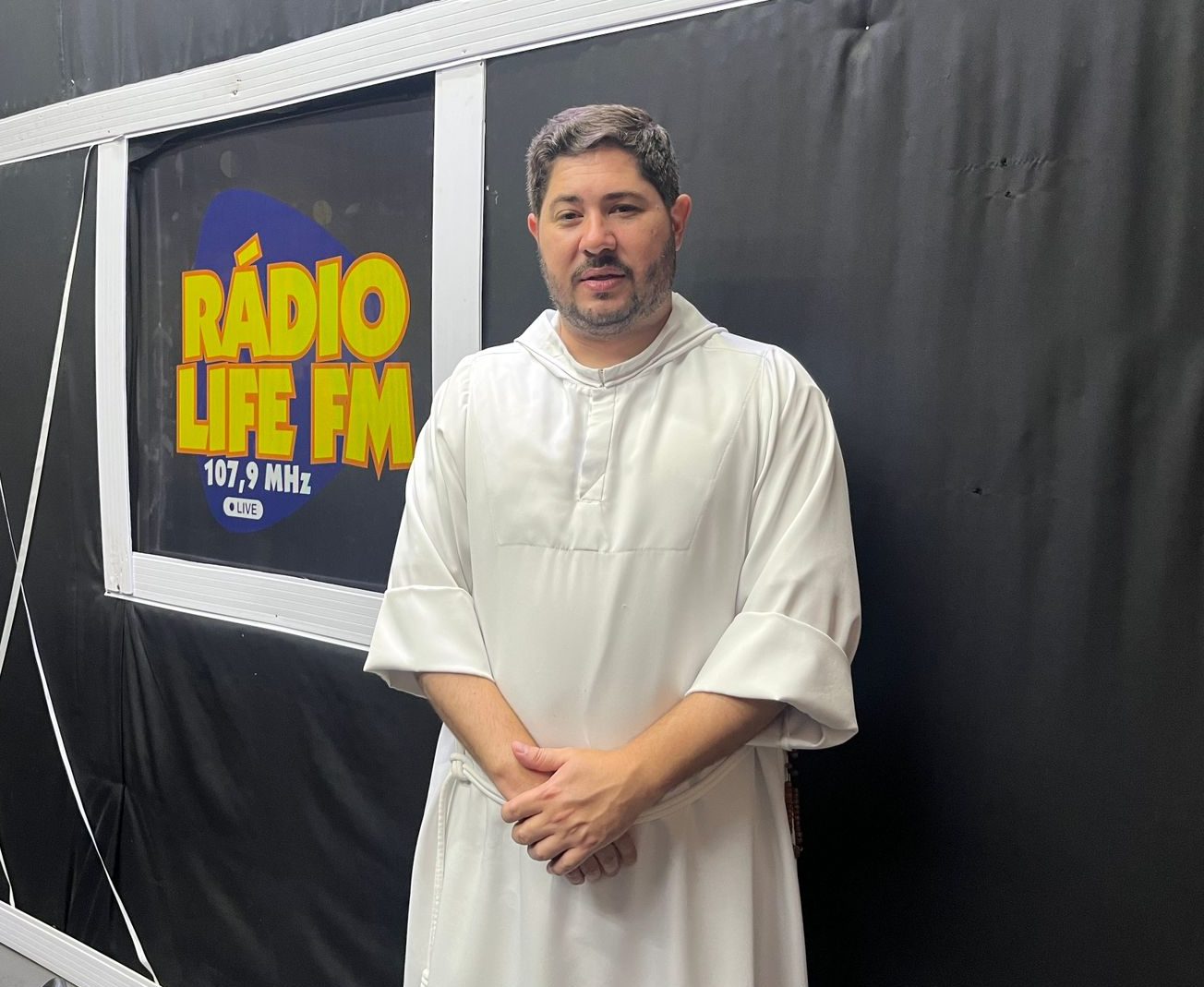 Diretor da Santa Casa de Adamantina destaca melhorias realizadas nas instituições, Banco de Sangue e Leilão de Gado Beneficente.