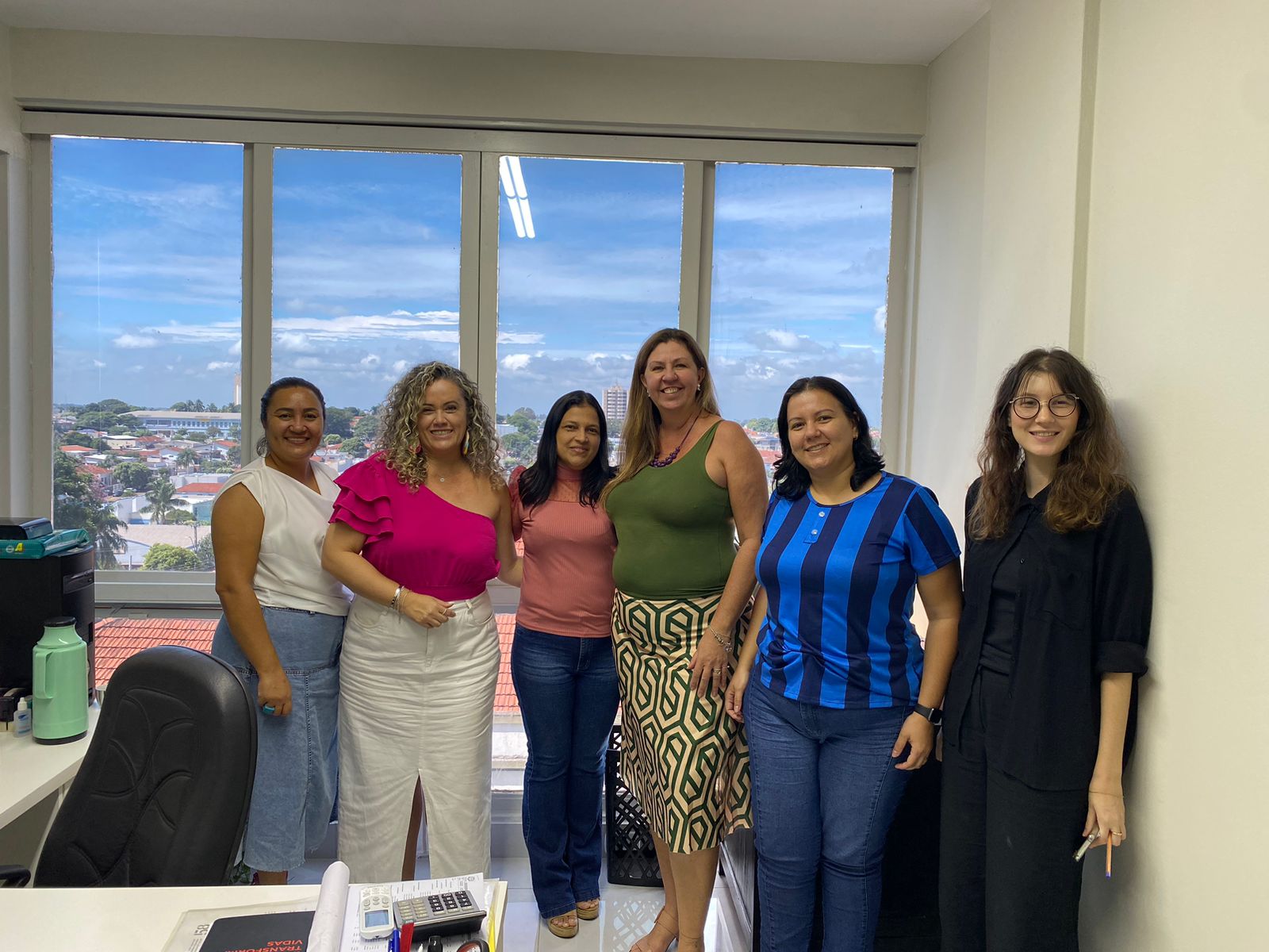 Secretaria de Desenvolvimento Econômico realiza reunião com equipe para 1ª Feira da Mulher Empreendedora de Lucélia