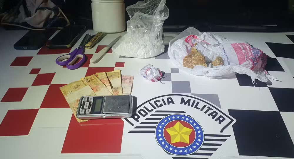 Com fusca na contramão, jovem acaba preso com drogas em Lucélia