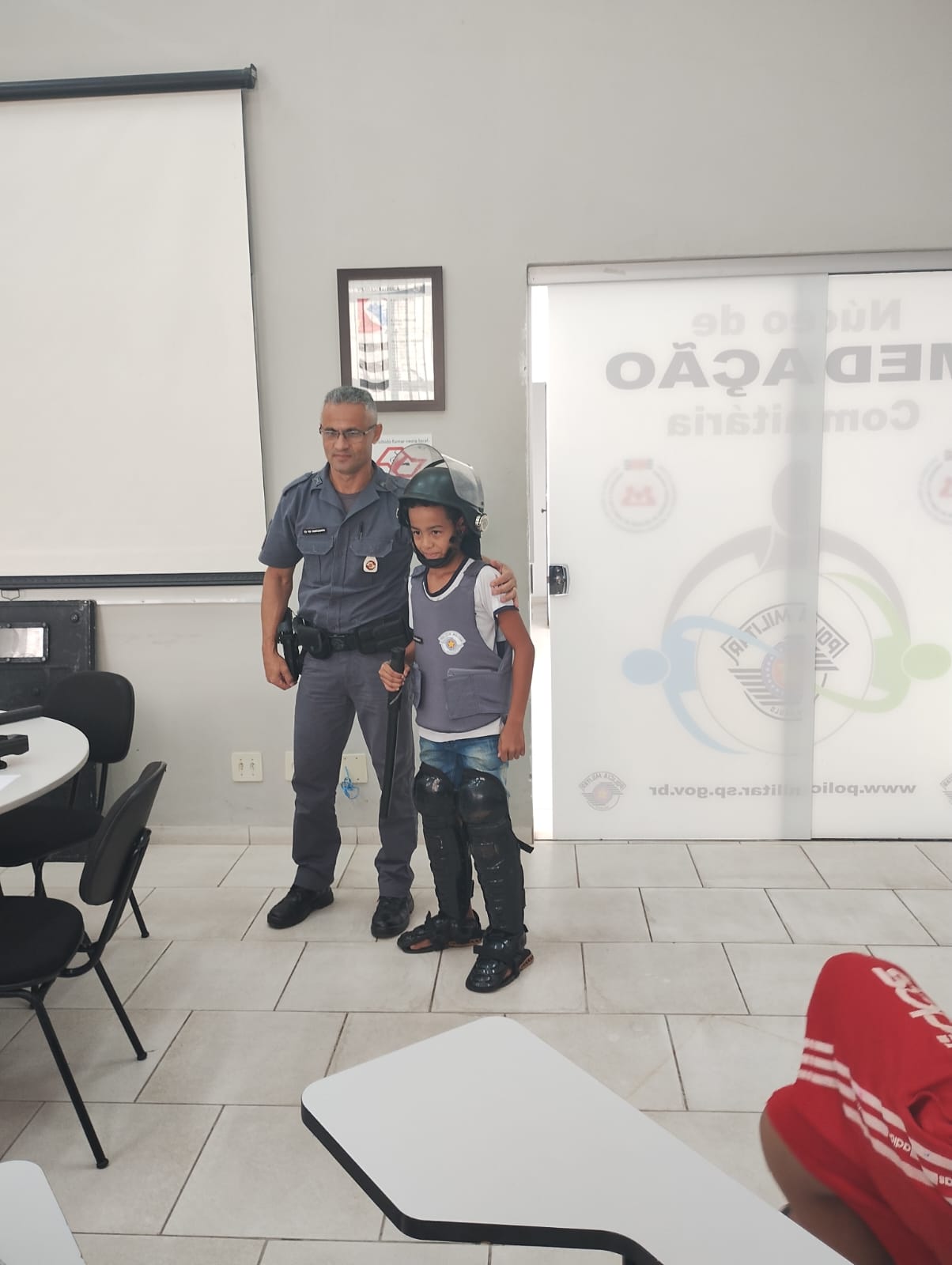 Alunos da EE Helen Keller visitam a 2ª Companhia do 25º BPM/I.