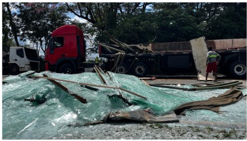 Carregamento de vidro se desprende de carreta e se esparrama na SP-294, em Adamantina