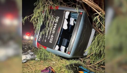 Três pessoas morrem e 19 ficam feridas após micro-ônibus tombar