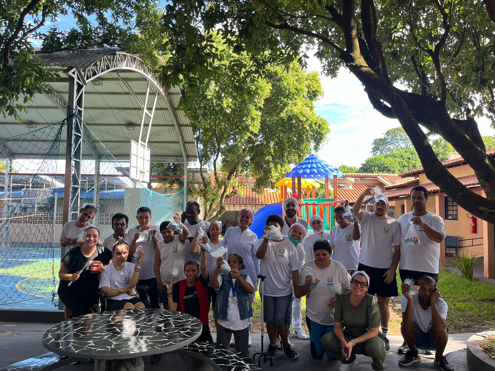 Alunos de Odontologia do Centro Universitário realizam atendimentos na APAE