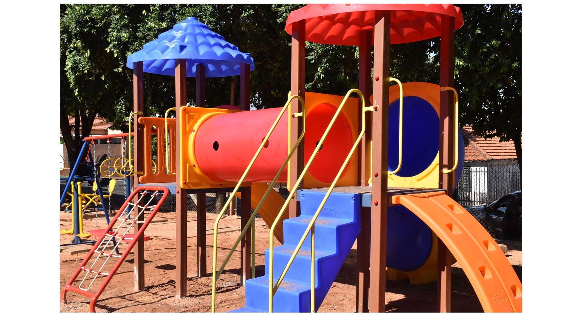 Prefeitura de Adamantina instala 11 novos parques infantis