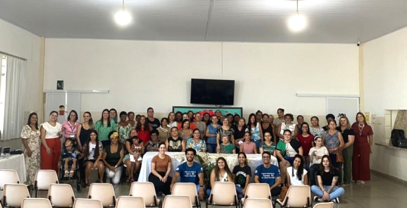 Residência Multiprofissional e alunos de Nutrição promovem café da manhã para mães na APAE