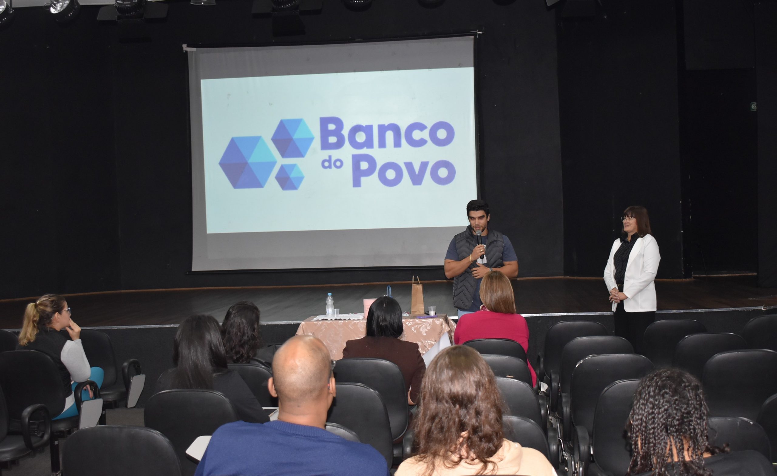 Linhas de crédito para empreendedoras são apresentadas em encontro formativo