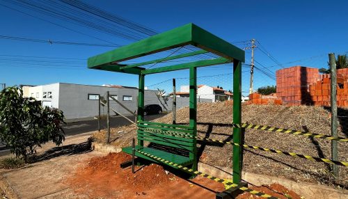 Prefeitura de Adamantina inicia instalação dos pontos de ônibus