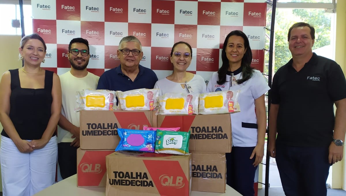 FATEC Adamantina arrecada lenços umedecidos para Santa Casa.