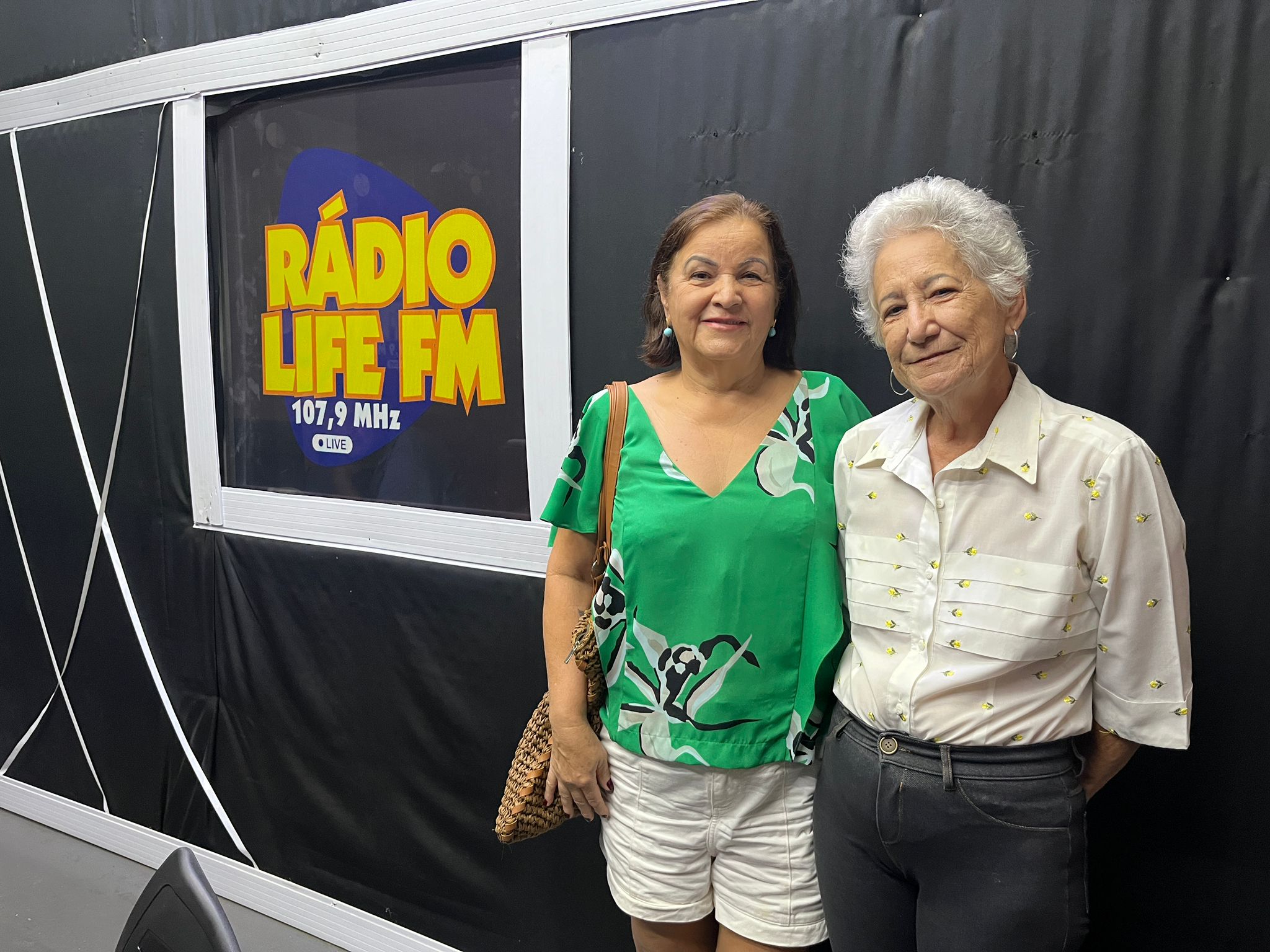 Dia do Abraço: Ação Promove Participação de Moradores de Adamantina.