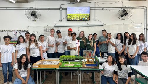 Alunas de Agronomia realizam atividade extensionista  na Escola Estadual Osvaldo Martins, em Osvaldo Cruz