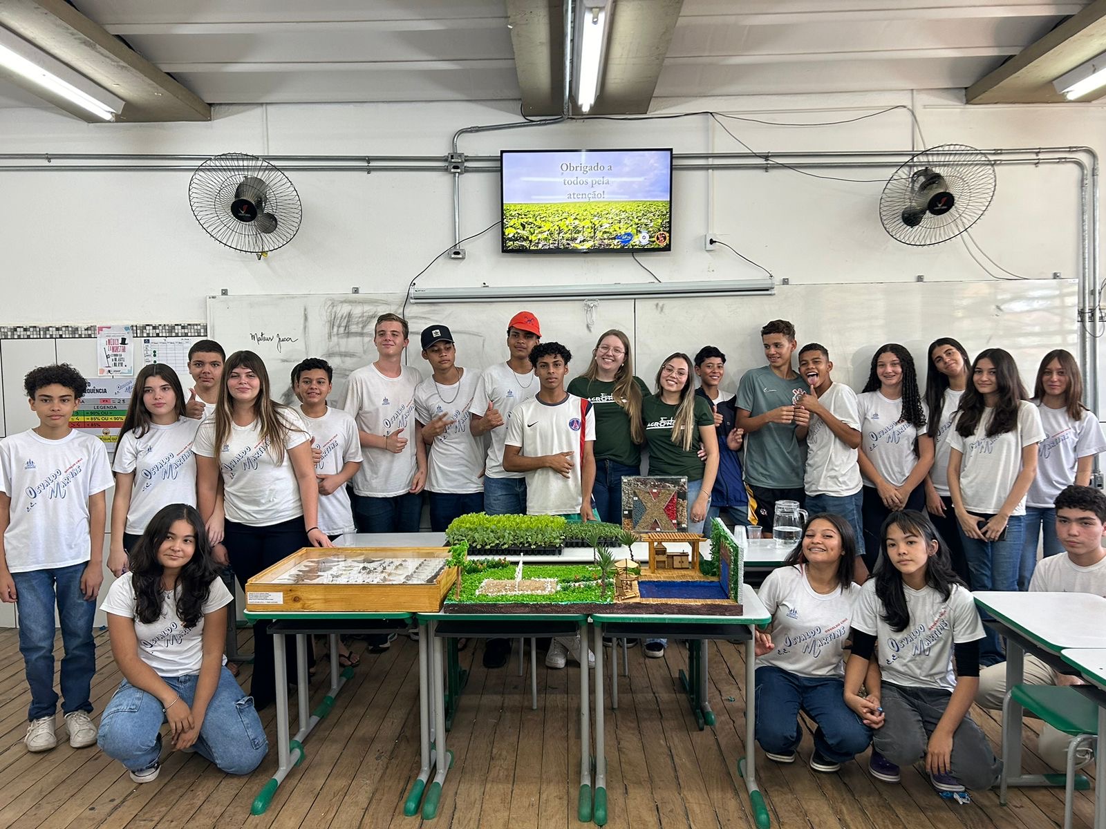 Alunas de Agronomia realizam atividade extensionista  na Escola Estadual Osvaldo Martins, em Osvaldo Cruz