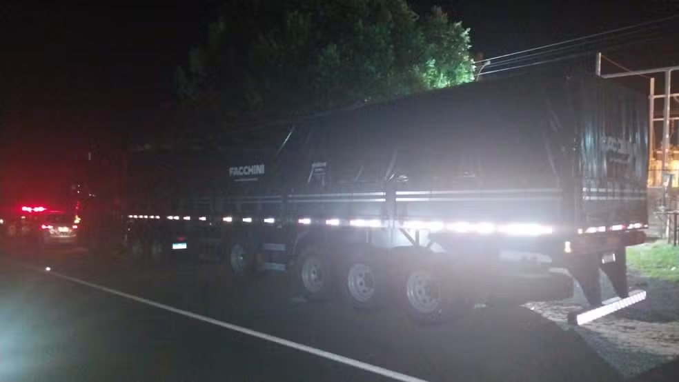 Jovem de Lucélia, morre após ser atropelado por caminhão na Rodovia Comandante João Ribeiro de Barros, em Flórida Paulista