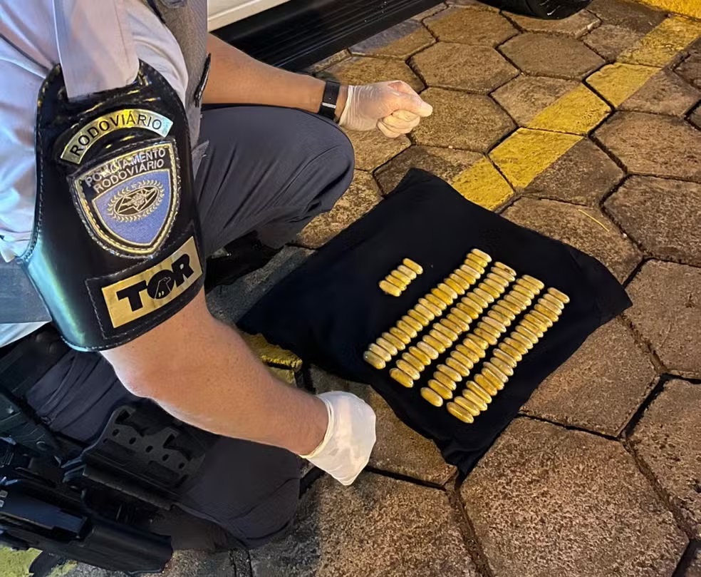 Passageiro boliviano é preso em ônibus após ingerir 85 cápsulas de cocaína