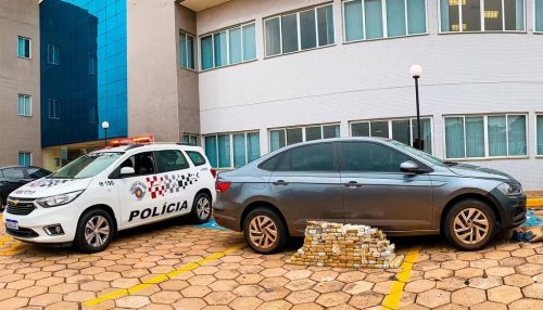 Casal de paraguaios é preso com 83 kg de maconha escondidos em carro