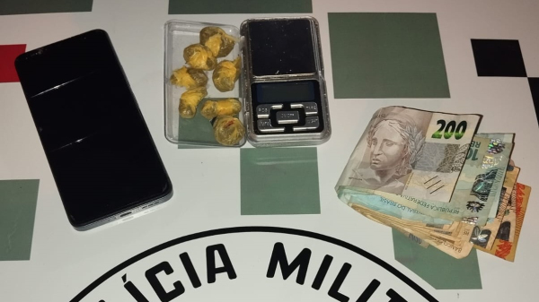 Dupla é presa pela Polícia Militar por tráfico de drogas em Adamantina