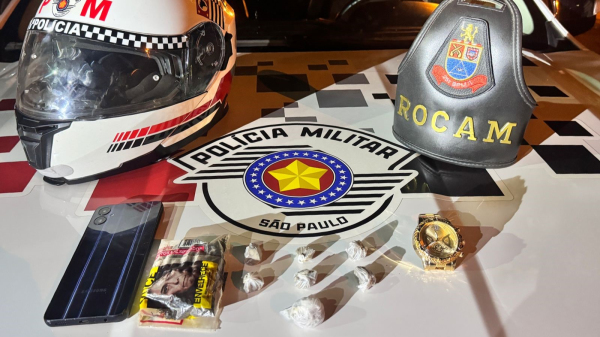 Homem é preso pela PM no Parque dos Pioneiros por tráfico de drogas, desacato, ameaça e resistência