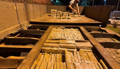 Fundo falso e droga escondida em pneu: polícia apreende 1,4 tonelada de maconha em SP-425