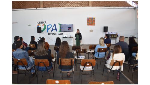 Secretaria de Assistência Social e profissionais que atuarão no Centro Dia participam de capacitação