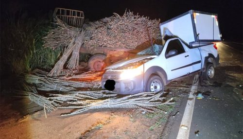Colisão entre carro e trator, mata jovem de 28 anos na rodovia