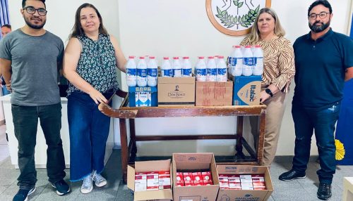 FATEC Adamantina doa 145 litros de leite para APAE.