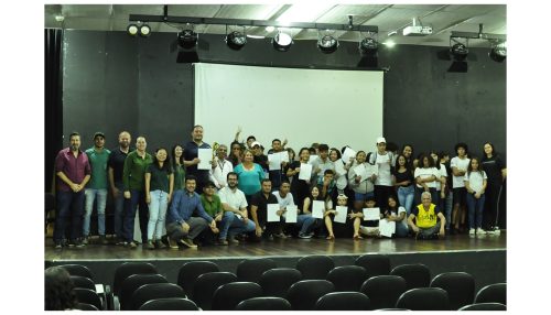 Alunos da EE Helen Keller recebem certificados e moção de congratulações e aplausos