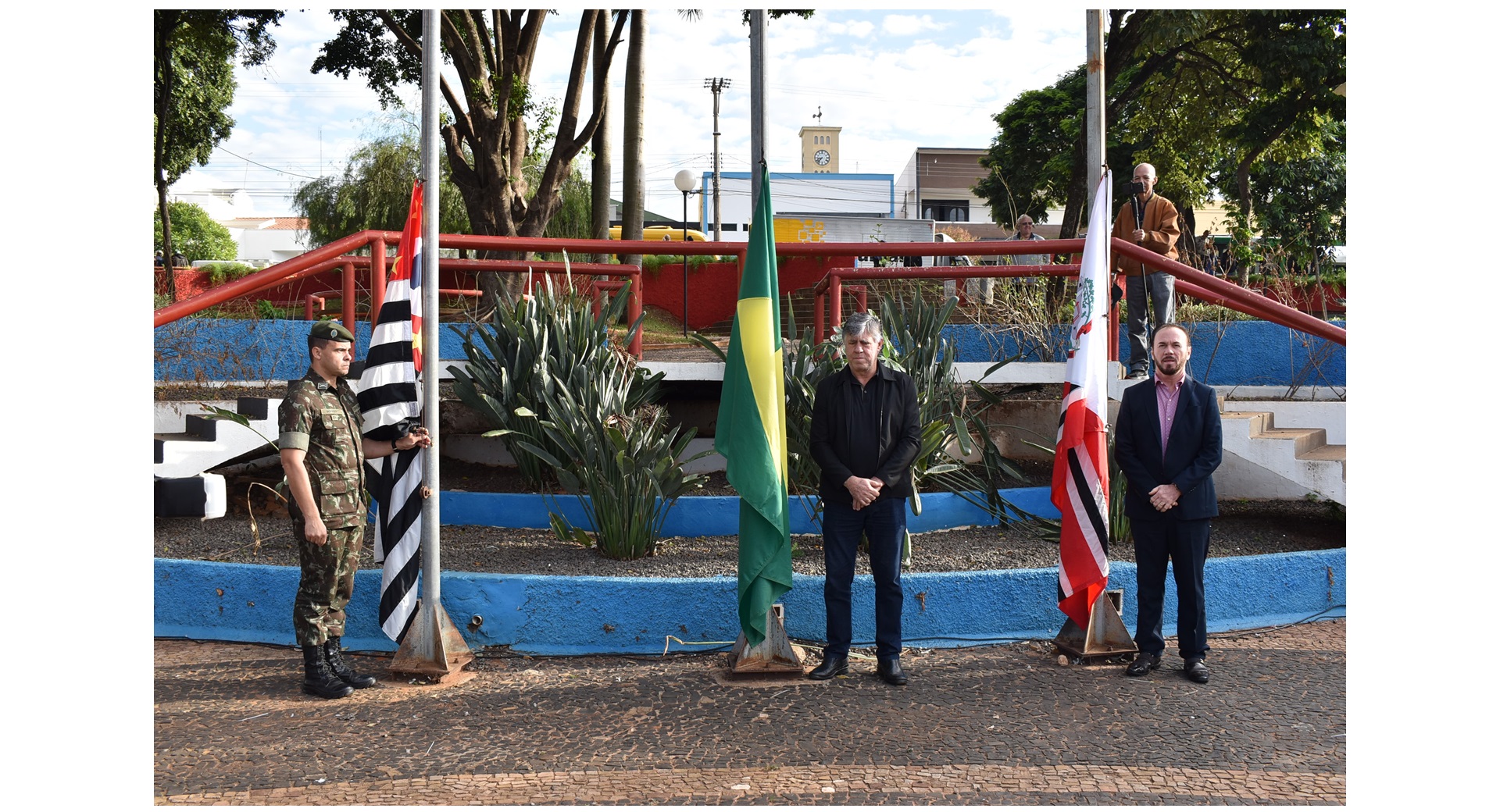 Hasteamento do Pavilhão Nacional marca abertura das comemorações pelos 75 anos de Adamantina