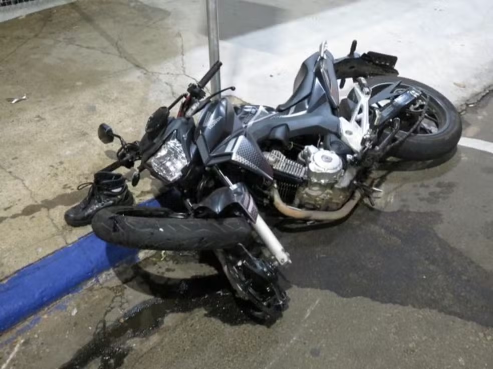 Motociclista morre após bater em ambulância municipal que transportava paciente, em Dracena