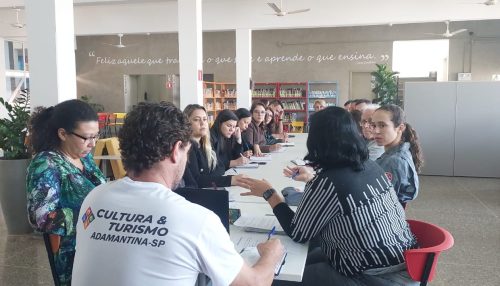 Prefeitura de Adamantina realiza reunião com participantes para o desfile de 7 de setembro