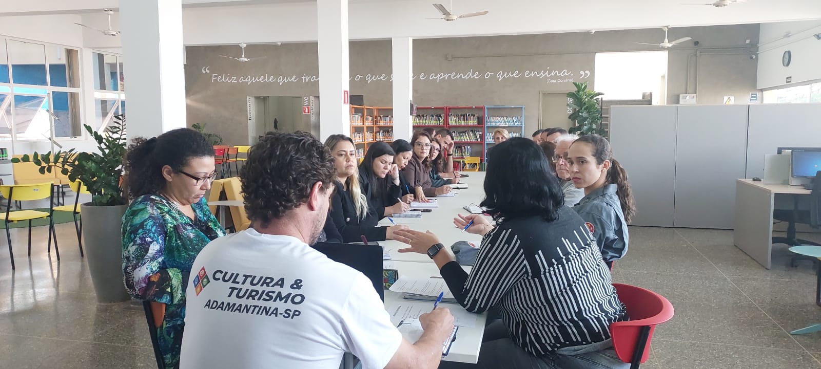 Prefeitura de Adamantina realiza reunião com participantes para o desfile de 7 de setembro