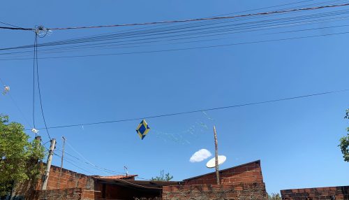 Energisa reforça alerta para os perigos de brincar com pipas próximo à rede elétrica