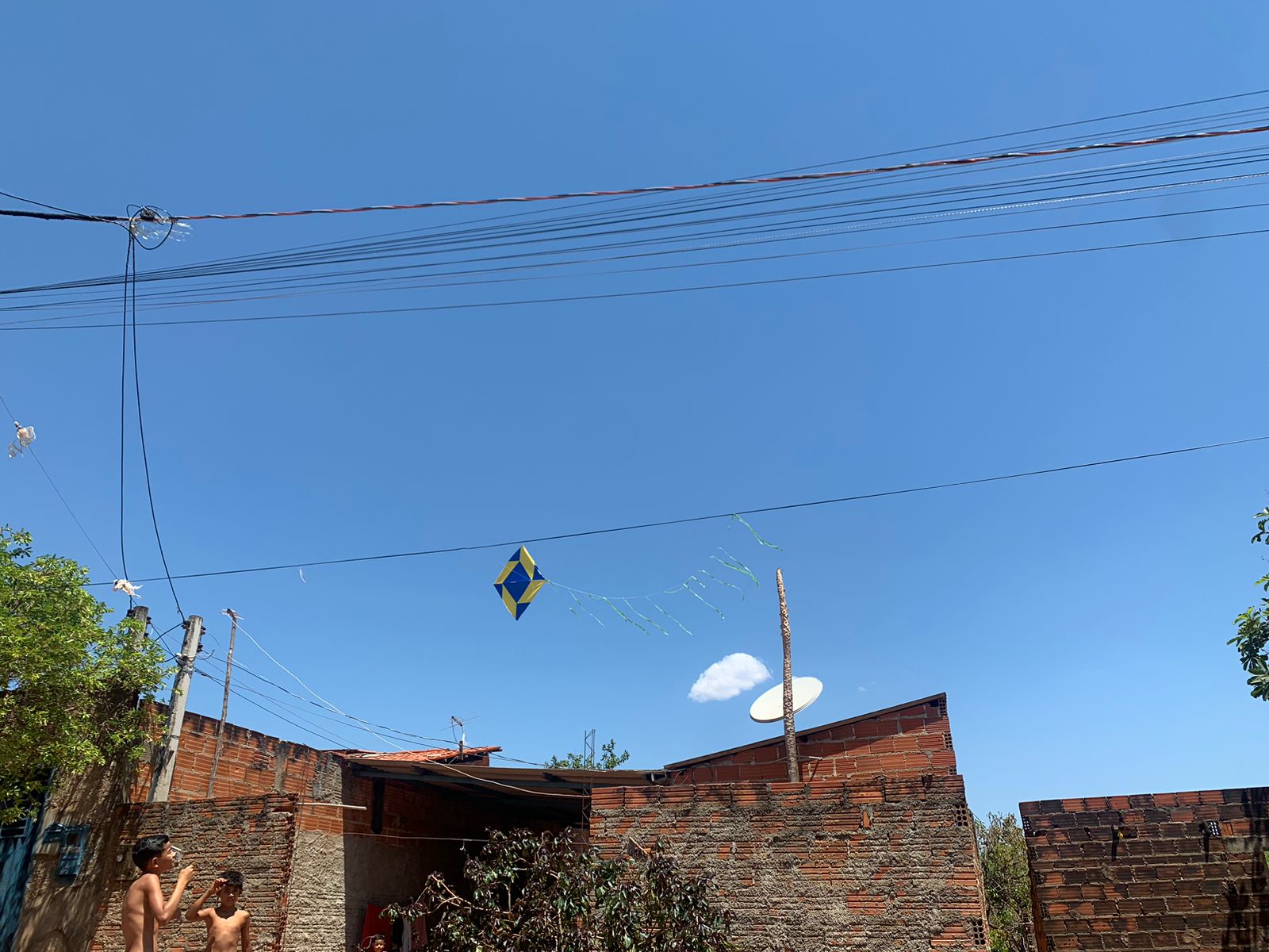 Energisa reforça alerta para os perigos de brincar com pipas próximo à rede elétrica