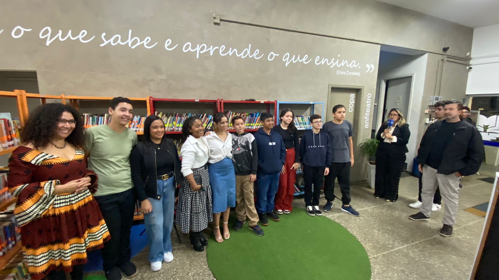 Com emoção, exposição fotográfica: “Planeta Brasil dos Trilhos para Cá ” contagia público de Adamantina e familiares de alunos.