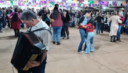Com alegria e diversão: “ Baile na Roça ” contagia público de Adamantina e região na tradicional festa Julina do Bairro Tupãzinho.