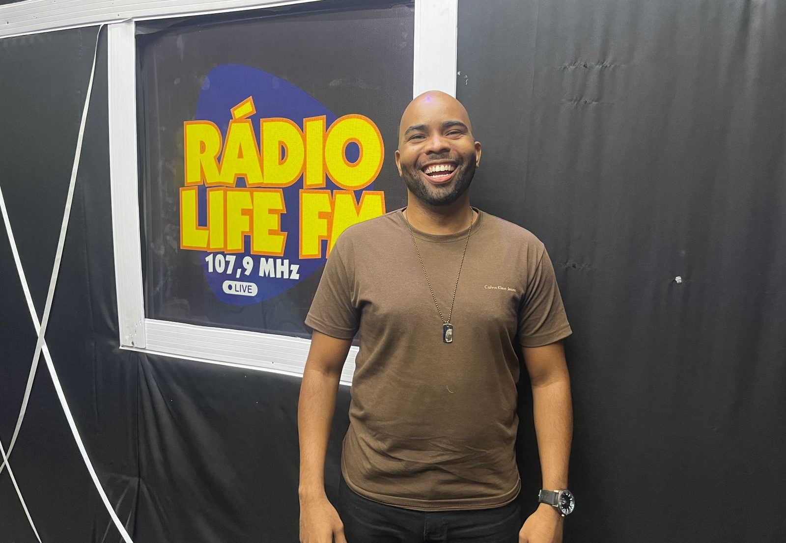 “Ninguém nasce odiando outra pessoa pela cor de sua pele, por sua origem ou religião.” Conheça a história do ativista Nelson Mandela.