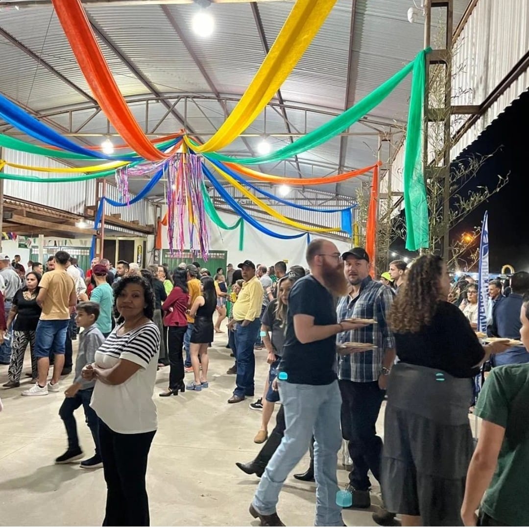 Com show de Kauã Marques, arraiá da Lagoa Seca contagia Adamantina, região