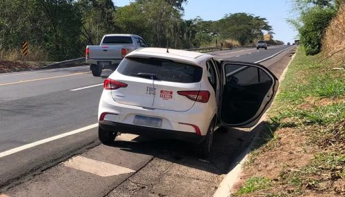 Homens se passam por funcionários da Vigilância Sanitária e roubam cofres de depósito de bebidas, em Osvaldo Cruz